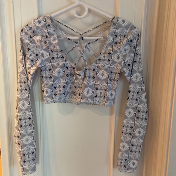 Women’s mid drift rash guard, Size small, black and white - Picture 2 of 4